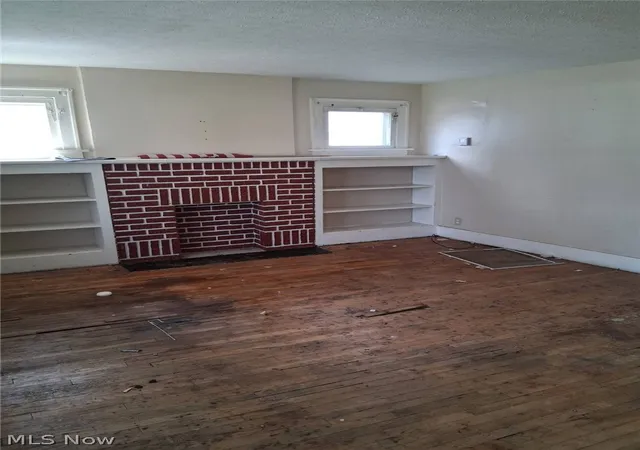 Photo 2 of Single family home for sale at 106 Shaker Dr, Akron, OH 44305 | MLS# 5238732 | Listing updated on 2026-09-02
