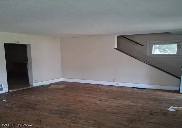 Photo 3 of Single family home for sale at 106 Shaker Dr, Akron, OH 44305 | MLS# 5238732 | Listing updated on 2026-09-02