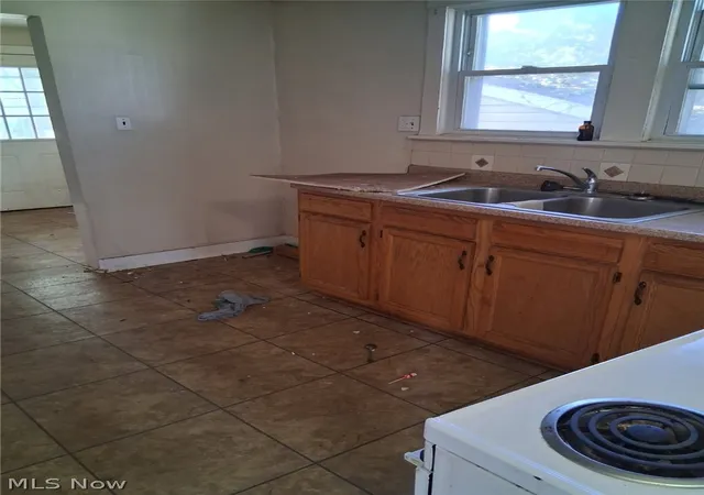Photo 3 of Single family home for sale at 106 Shaker Dr, Akron, OH 44305 | MLS# 5238732 | Listing updated on 2026-09-02