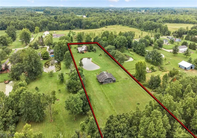 Photo 3 of Single family home for sale at 35460 Neff Rd, Grafton, OH 44044 | MLS# 5237876 | Listing updated on 2026-09-12