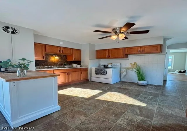 Photo 3 of Sale Pending at 715 E Catawba Ave, Akron, OH 44306 | MLS# 5238746 | Listing updated on 2026-09-01