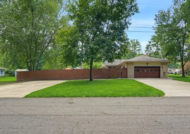 Photo 3 of Sale Pending at 2018 Roberts Ln Ne, Warren, OH 44483 | MLS# 5238668 | Listing updated on 2026-09-09