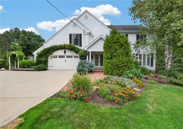 Photo 1 of Sale Pending at 33433 Pinetree Rd, Pepper Pike, OH 44124 | MLS# 5238490 | Listing updated on 2026-09-08