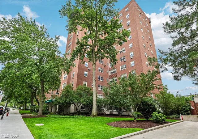 Photo 2 of Condo for sale at 13800 Shaker Blvd #902, Cleveland, OH 44120 | MLS# 5238482 | Listing updated on 2026-09-14