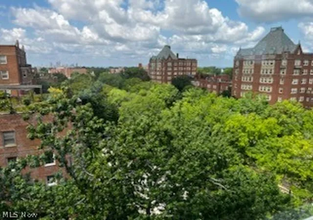 Listing Photo 2 - Condo for sale in building located at 13800 Shaker Blvd, Shaker Heights, OH 44120 - Unit #902