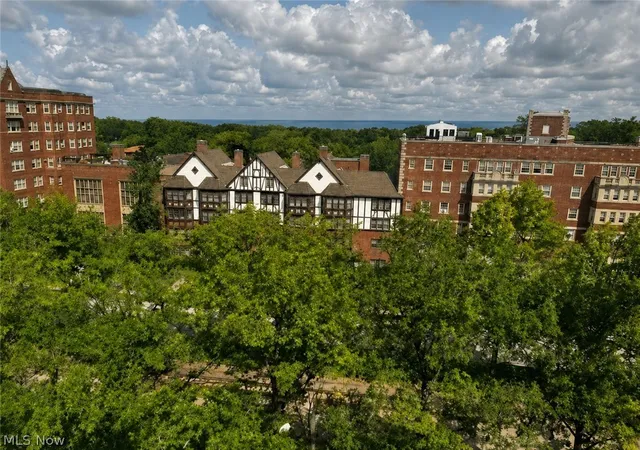 Listing Photo 3 - Condo for sale in building located at 13800 Shaker Blvd, Shaker Heights, OH 44120 - Unit #902