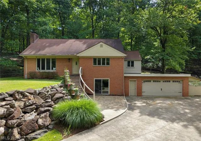 Photo 2 of Single family home for sale at 2675 W Ridgewood Dr, Parma, OH 44134 | MLS# 5238769 | Listing updated on 2026-09-03