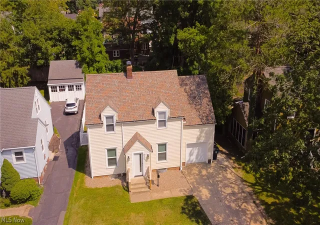 Photo 3 of Single family home for sale at 805 Greenwood Ave, Akron, OH 44320 | MLS# 5238786 | Listing updated on 2026-09-09