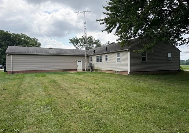 Photo 4 of Sale Pending at 4222 Southway St Sw, Massillon, OH 44646 | MLS# 5238293 | Listing updated on 2026-09-22