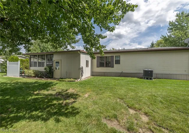 Photo 3 of Sale Pending at 4 Symphony St, Olmsted Twp, OH 44138 | MLS# 5237849 | Listing updated on 2026-10-06