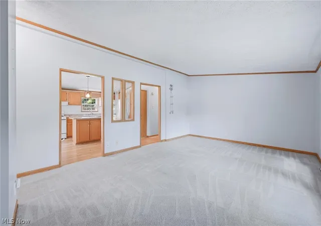 Photo 4 of Single family home for sale at 477 Erie St, Hubbard, OH 44425 | MLS# 5236978 | Listing updated on 2026-09-03