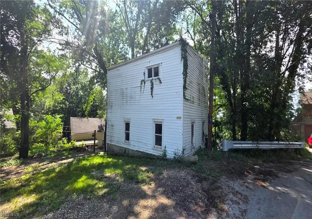 Photo 3 of Single family home for sale at 2554 Mountain View Ave, Lakemore, OH 44250 | MLS# 5238650 | Listing updated on 2026-09-04