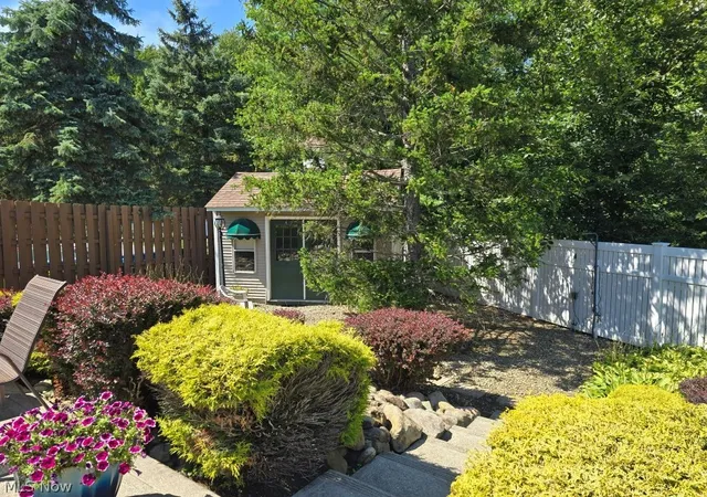 Photo 3 of Sale Pending at 10240 Ilsley Sq, Concord Twp, OH 44060 | MLS# 5238716 | Listing updated on 2026-10-05