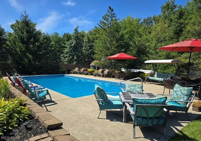 Photo 4 of Sale Pending at 10240 Ilsley Sq, Concord Twp, OH 44060 | MLS# 5238716 | Listing updated on 2026-10-05