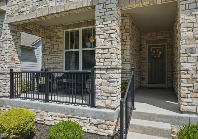 Photo 2 of Condo for sale at 670 Shinnecock Ln, Aurora, OH 44202 | MLS# 5237958 | Listing updated on 2026-09-30