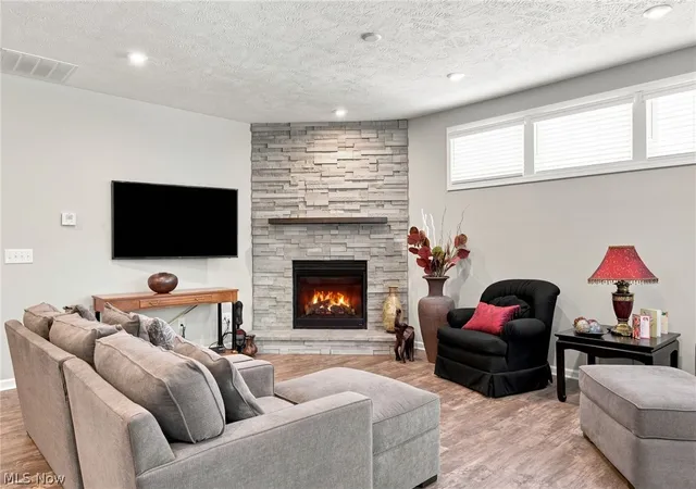 Photo 4 of Condo for sale at 670 Shinnecock Ln, Aurora, OH 44202 | MLS# 5237958 | Listing updated on 2026-09-30