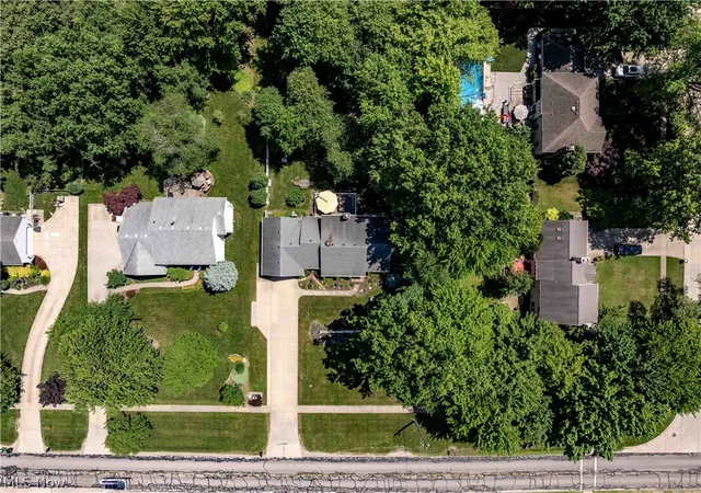 Photo 4 of Single family home for sale at 389 Jaycox Rd, Avon Lake, OH 44012 | MLS# 5238745 | Listing updated on 2026-10-04