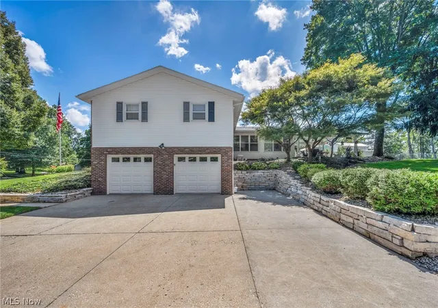 Photo 4 of Single family home for sale at 2737 Highline Dr, Mogadore, OH 44260 | MLS# 5238604 | Listing updated on 2026-09-30