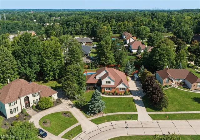 Photo 3 of Single family home for sale at 9530 Rainbow Ln, North Royalton, OH 44133 | MLS# 5238897 | Listing updated on 2026-10-04