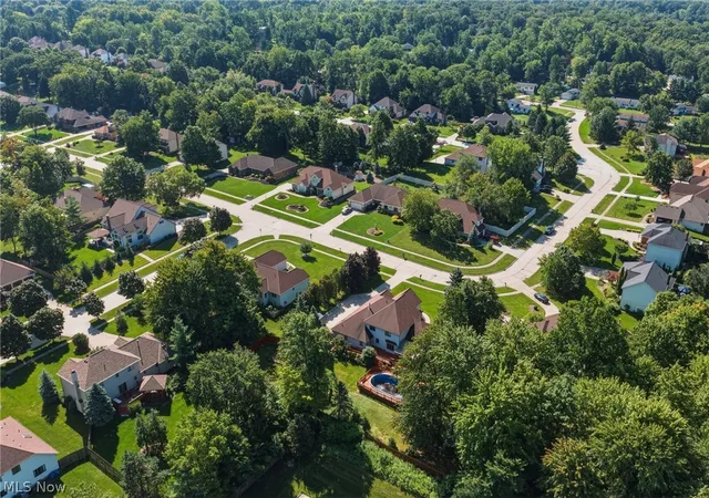 Photo 3 of Single family home for sale at 9530 Rainbow Ln, North Royalton, OH 44133 | MLS# 5238897 | Listing updated on 2026-10-04