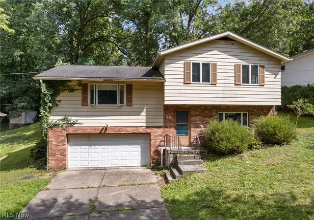 Photo 3 of Single family home for sale at 1490 Shanabrook Dr, Akron, OH 44313 | MLS# 5238906 | Listing updated on 2026-09-09