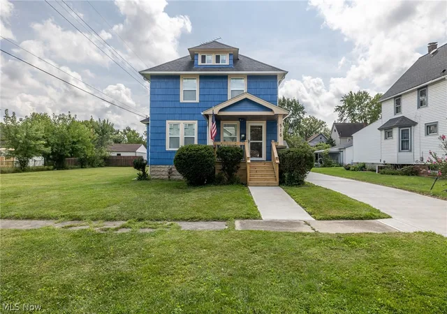 Photo 2 of Single family home for sale at 516 Bond St, Elyria, OH 44035 | MLS# 5238916 | Listing updated on 2026-09-18
