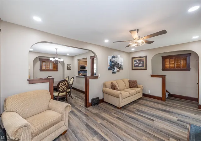 Photo 3 of Single family home for sale at 516 Bond St, Elyria, OH 44035 | MLS# 5238916 | Listing updated on 2026-09-18