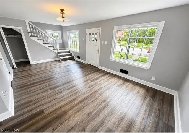 Photo 3 of Single family home for sale at 457 Taylor St, Zanesville, OH 43701 | MLS# 5238740 | Listing updated on 2026-09-24