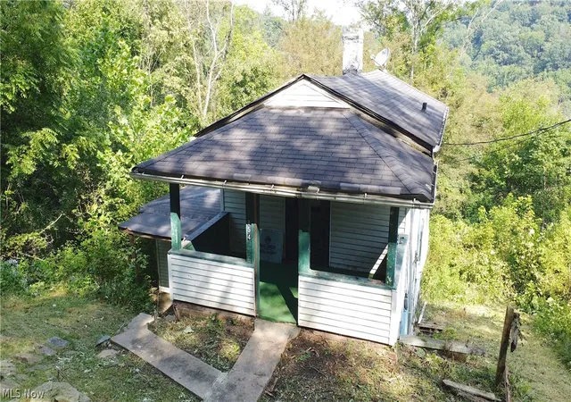Photo 3 of Single family home for sale at 854 Spencer Ave, Steubenville, OH 43952 | MLS# 5238925 | Listing updated on 2026-09-25