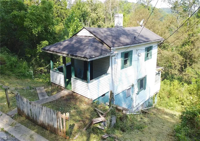 Photo 3 of Single family home for sale at 854 Spencer Ave, Steubenville, OH 43952 | MLS# 5238925 | Listing updated on 2026-09-25