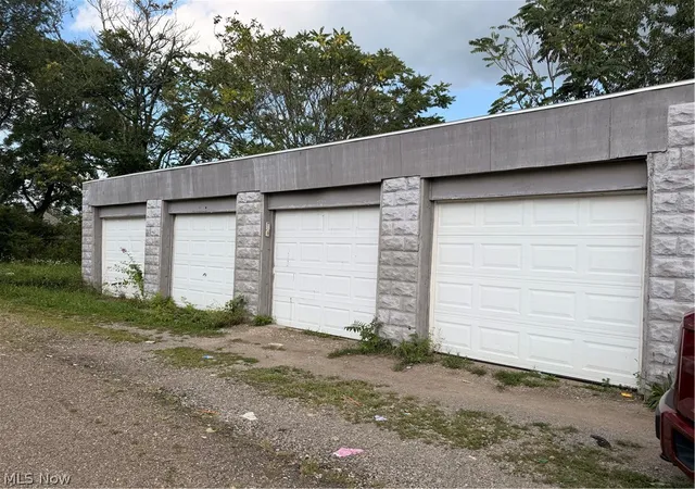 Photo 3 of Single family home for sale at 1611 10th St Sw, Canton, OH 44706 | MLS# 5238832 | Listing updated on 2026-09-25