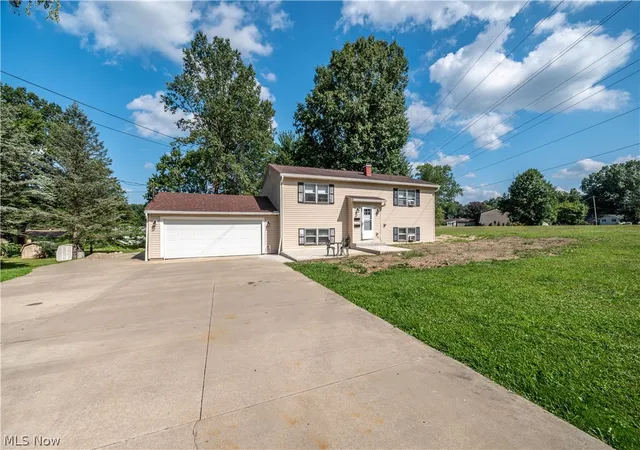 Photo 2 of Multi family home for sale at 3907 S Schenley Ave, Youngstown, OH 44511 | MLS# 5238940 | Listing updated on 2026-09-12