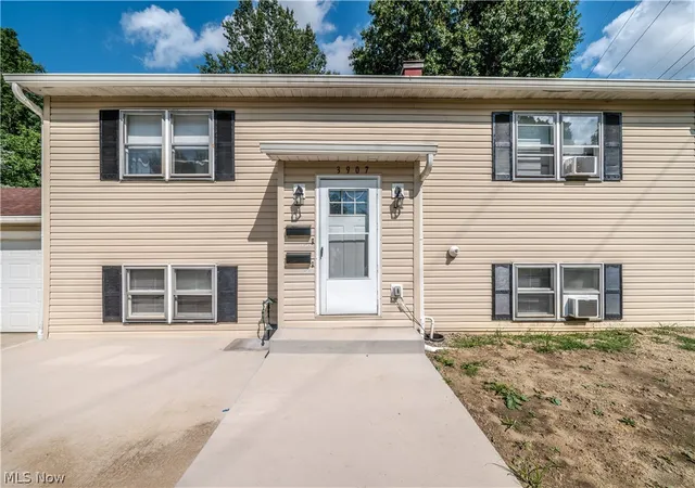 Photo 4 of House for sale at 3907 S Schenley Ave, Youngstown, OH 44511 | MLS# 5238940 | Listing updated on 2026-10-06