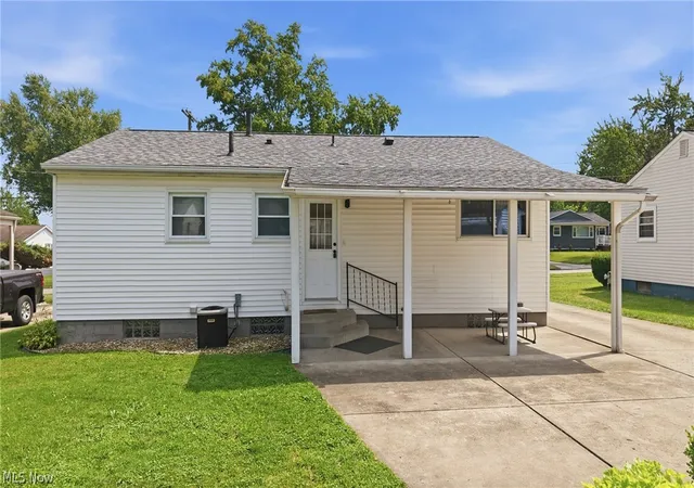 Photo 3 of Sale Pending at 664 Burdie Dr, Hubbard, OH 44425 | MLS# 5236975 | Listing updated on 2026-09-04
