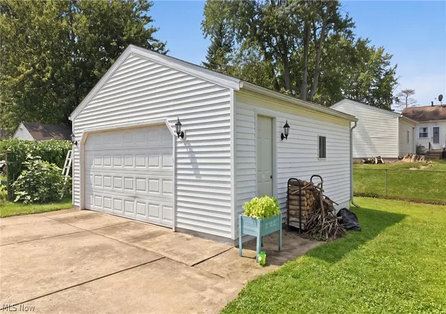 Photo 3 of Sale Pending at 664 Burdie Dr, Hubbard, OH 44425 | MLS# 5236975 | Listing updated on 2026-09-04
