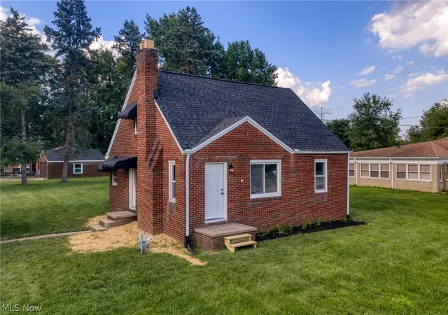 Photo 2 of Single family home for sale at 539 Figueroa Pl Se, Canton, OH 44707 | MLS# 5238994 | Listing updated on 2026-09-20