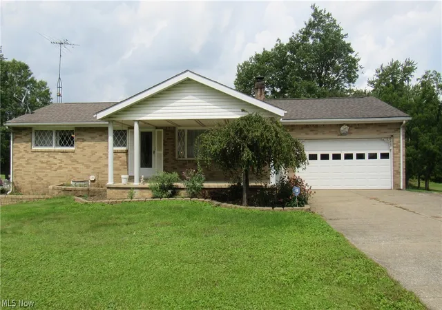 Photo 1 of Single family home for sale at 6841 Navarre Rd Sw, Massillon, OH 44646 | MLS# 5238988 | Listing updated on 2026-09-16