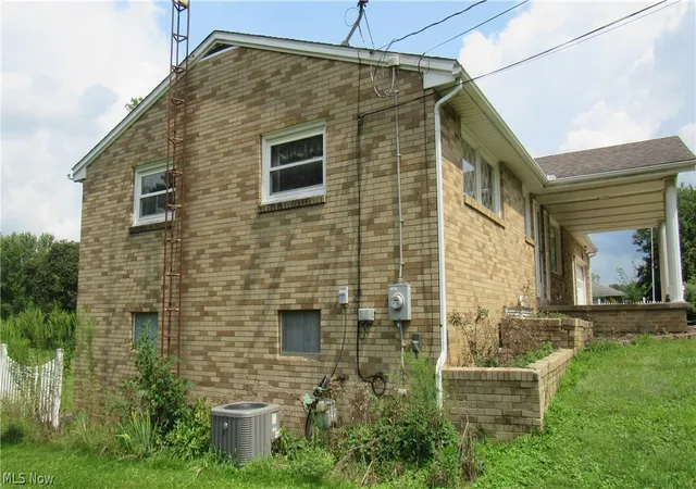 Photo 3 of Single family home for sale at 6841 Navarre Rd Sw, Massillon, OH 44646 | MLS# 5238988 | Listing updated on 2026-09-16