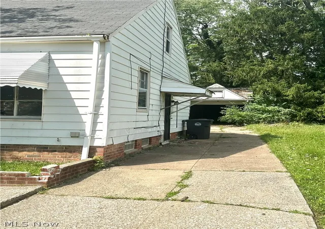 Photo 2 of Single family home for sale at 16015 S Lotus Dr, Cleveland, OH 44128 | MLS# 5238926 | Listing updated on 2026-08-31