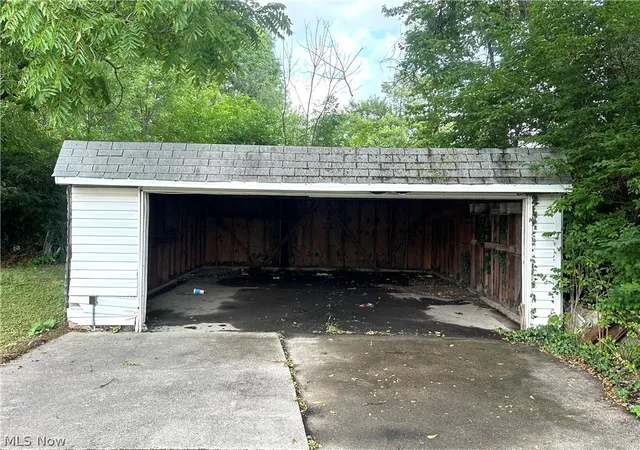 Photo 4 of Single family home for sale at 4549 Lee Rd, Cleveland, OH 44128 | MLS# 5238938 | Listing updated on 2026-09-22