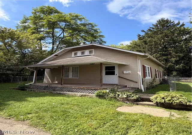 Photo 3 of Single family home for sale at 11 N 9th St, Newark, OH 43055 | MLS# 5238713 | Listing updated on 2026-10-05