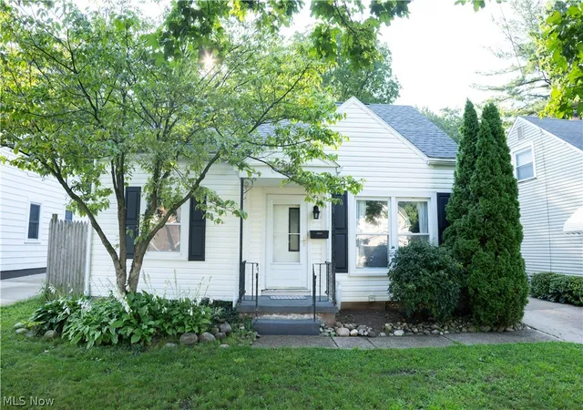 Photo 1 of Sale Pending at 1217 Gorge Blvd, Akron, OH 44310 | MLS# 5239076 | Listing updated on 2026-09-04