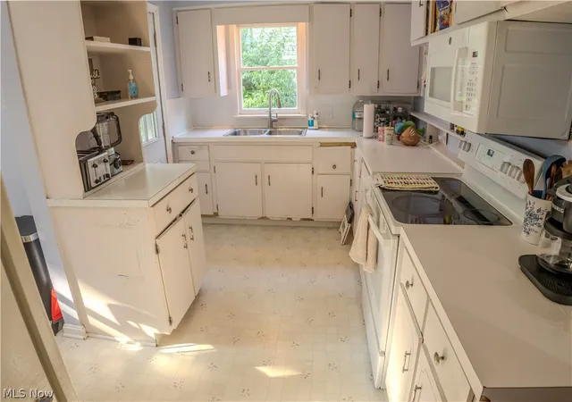 Photo 3 of Sale Pending at 1217 Gorge Blvd, Akron, OH 44310 | MLS# 5239076 | Listing updated on 2026-09-04