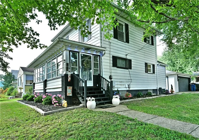 Photo 3 of Single family home for sale at 504 5th St, Niles, OH 44446 | MLS# 5238965 | Listing updated on 2026-09-03