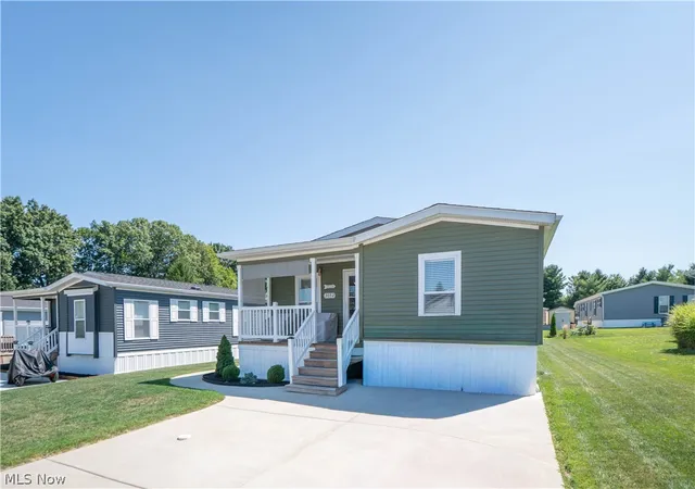 Single family home for sale at 3052 Cross Creek Cir Sw, Massillon, OH 44647 | MLS# 5239217