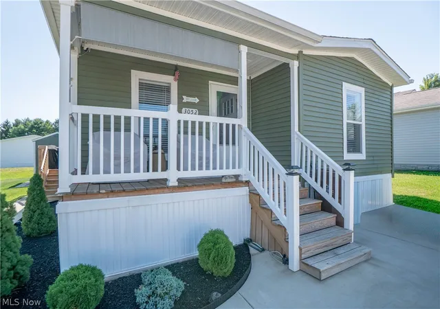 Photo 3 of Single family home for sale at 3052 Cross Creek Cir Sw, Massillon, OH 44647 | MLS# 5239217 | Listing updated on 2026-10-06