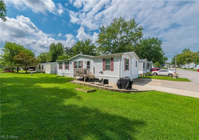 Photo 3 of Sale Pending at 431 Westwoods, Amherst, OH 44001 | MLS# 5238818 | Listing updated on 2026-09-18