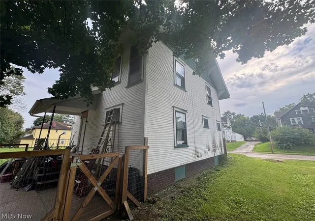 Photo 2 of Single family home for sale at 1316 Saint Elmo Ave Ne, Canton, OH 44705 | MLS# 5239253 | Listing updated on 2026-09-21