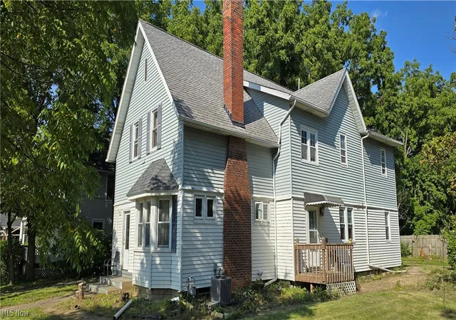 Photo 2 of Single family home for sale at 1518 Middle Ave, Elyria, OH 44035 | MLS# 5239097 | Listing updated on 2026-09-10