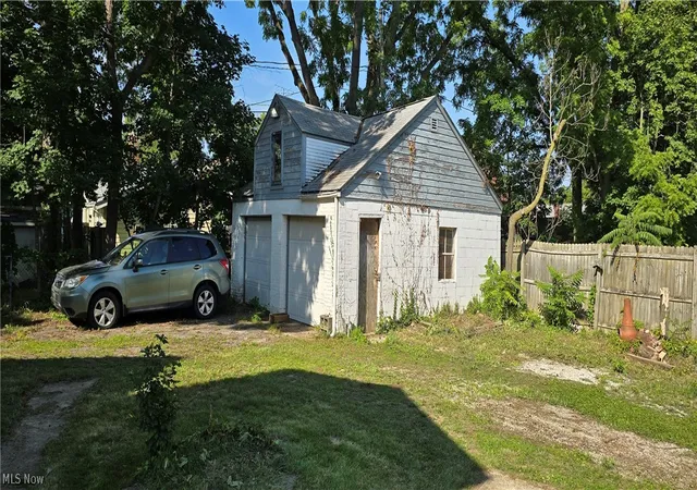 Photo 4 of Sale Pending at 1518 Middle Ave, Elyria, OH 44035 | MLS# 5239097 | Listing updated on 2026-09-23